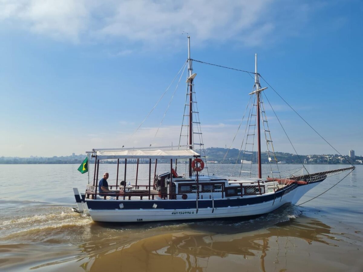 passeio de escuna no guaiba